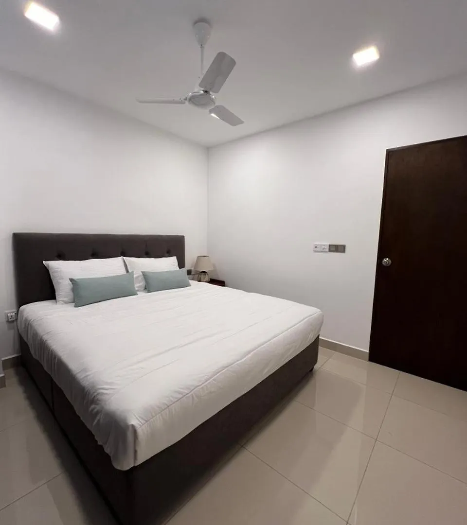 Esta - Sea View Luxury Beach Apartment Negombo