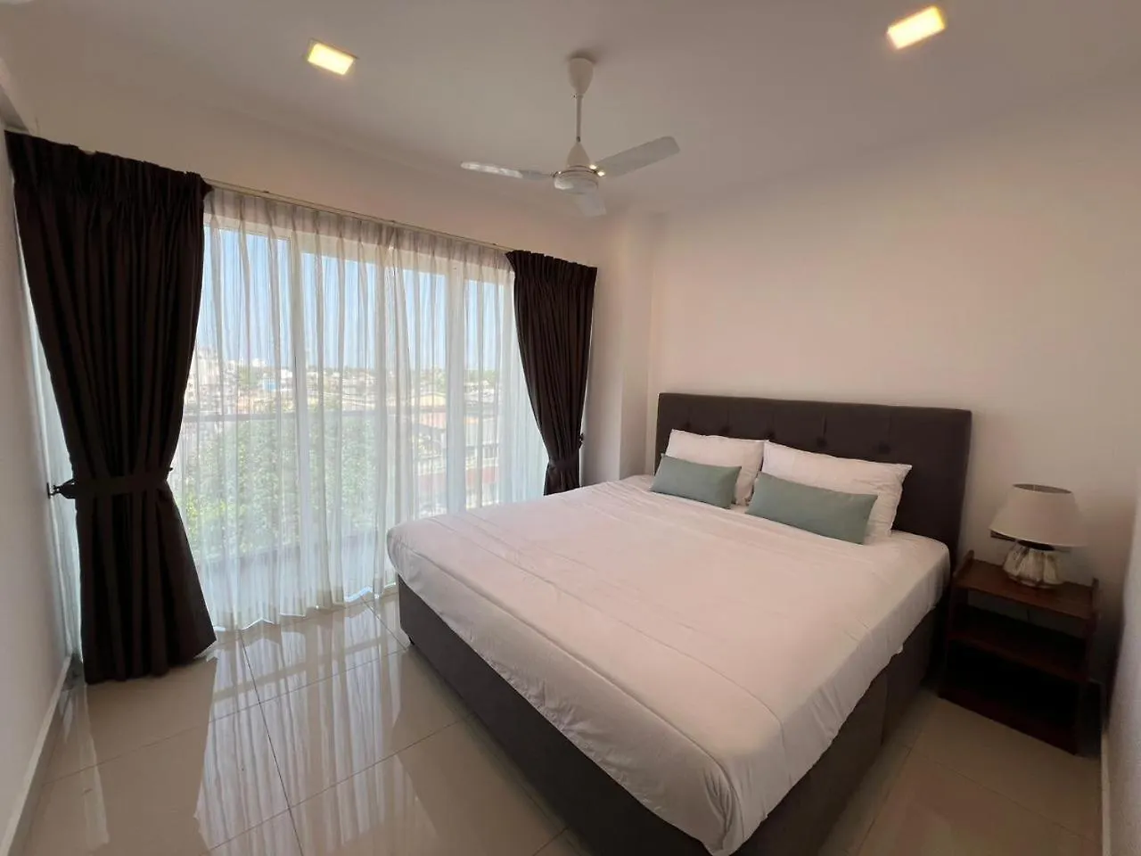 Esta - Sea View Luxury Beach Apartment Negombo