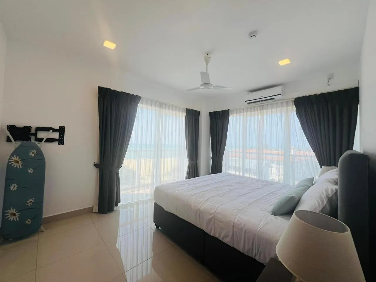 Esta - Sea View Luxury Beach Apartment Negombo Sri Lanka